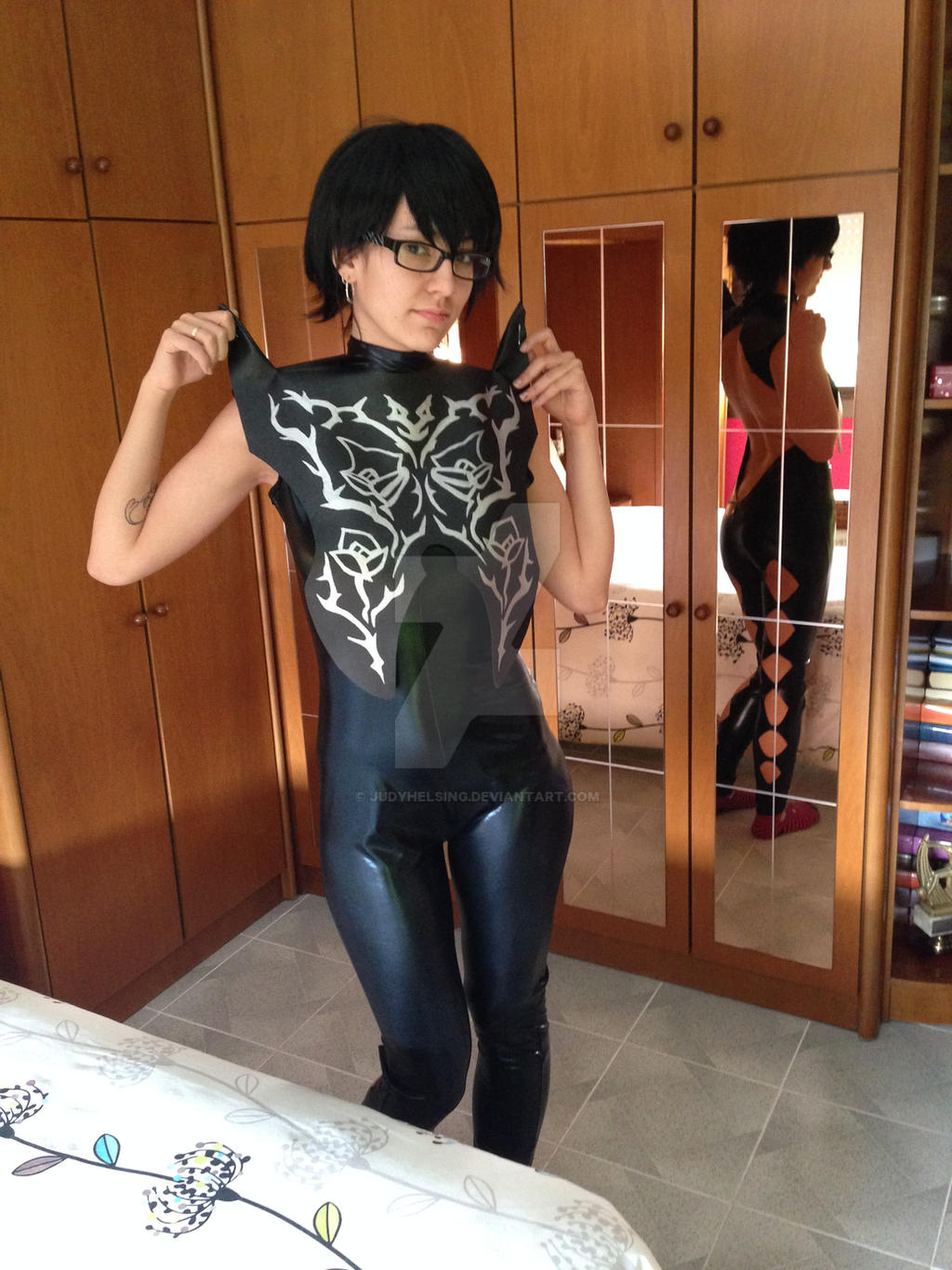 Bayonetta 2 - The jacket's silver sewings ~~