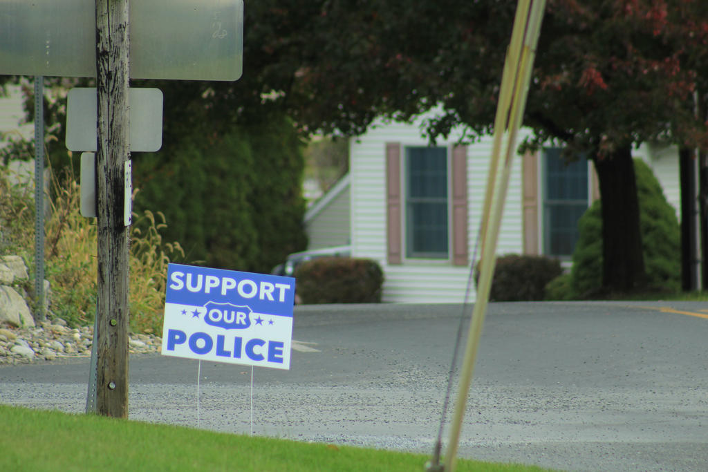 Help Call Police Sign Support Our Police sign by Lark-Catalpa-Royal8 on DeviantArt