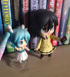 Pick a selfie, Miku and Tomoko