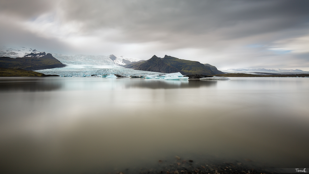 Glacier lake Fjallsarlon