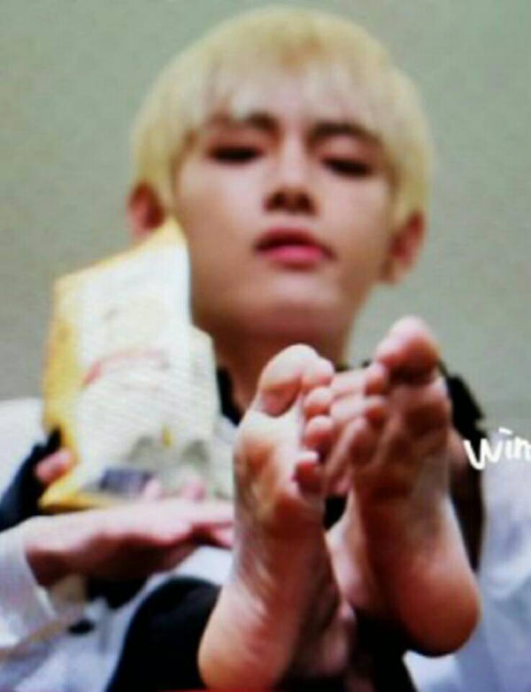 Taehyung's Feet (Close up 1) by BlubbaBloing on DeviantArt