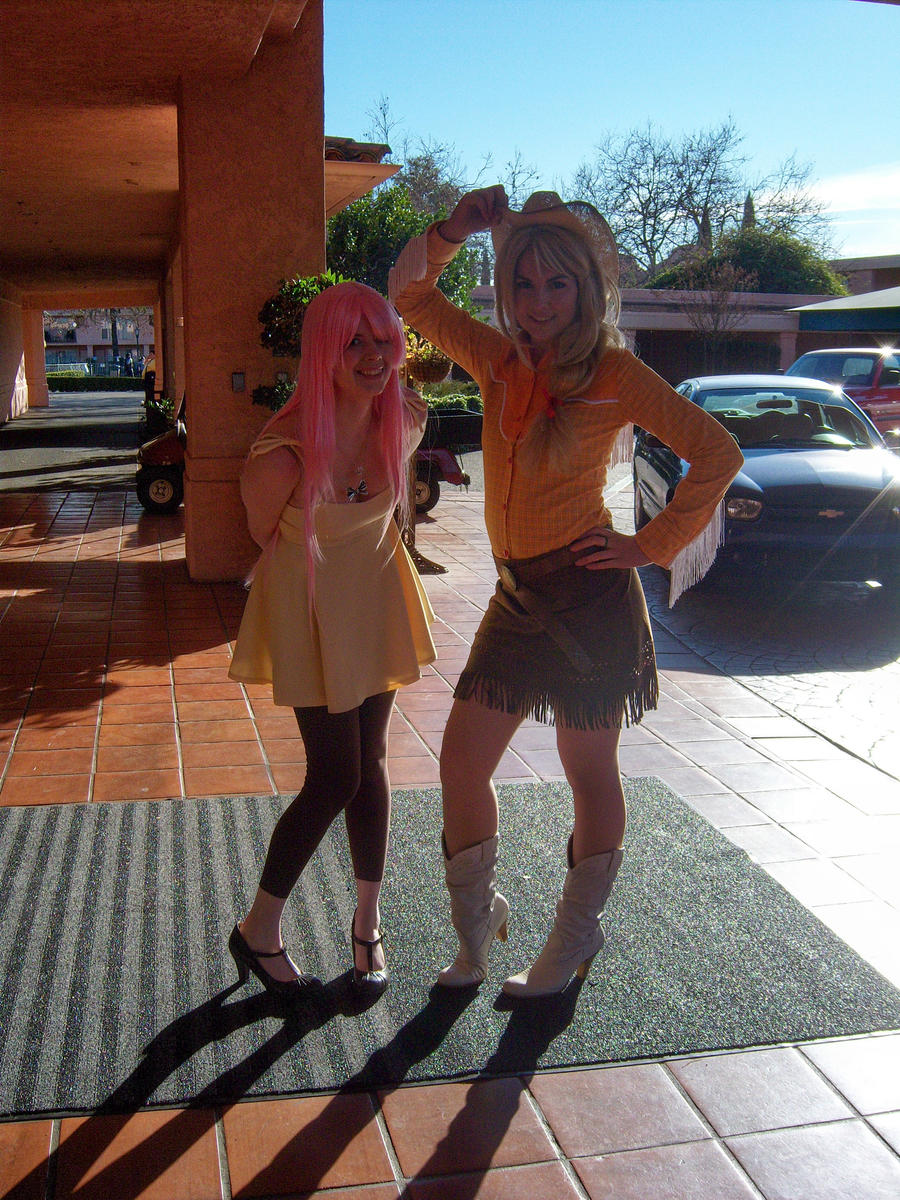 Fluttershy and AppleJack at SacAnime Winter 2012