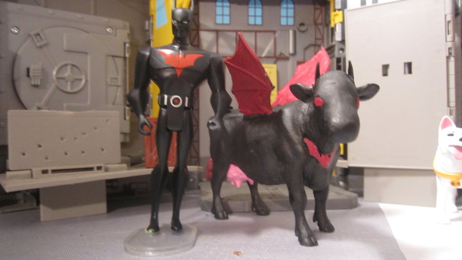 BATMAN BEYOND BATCOW