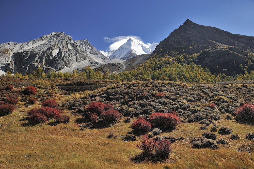 Xianuoduoji mountain, Daocheng, China