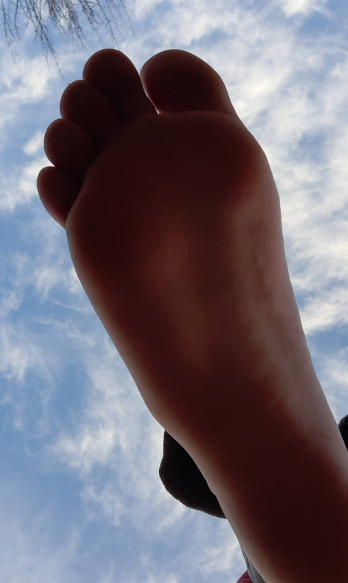 Giantess crushes you by randomkinkyfemboy on DeviantArt