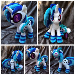 Vinyl Scratch - Standing 14inch w Accessories