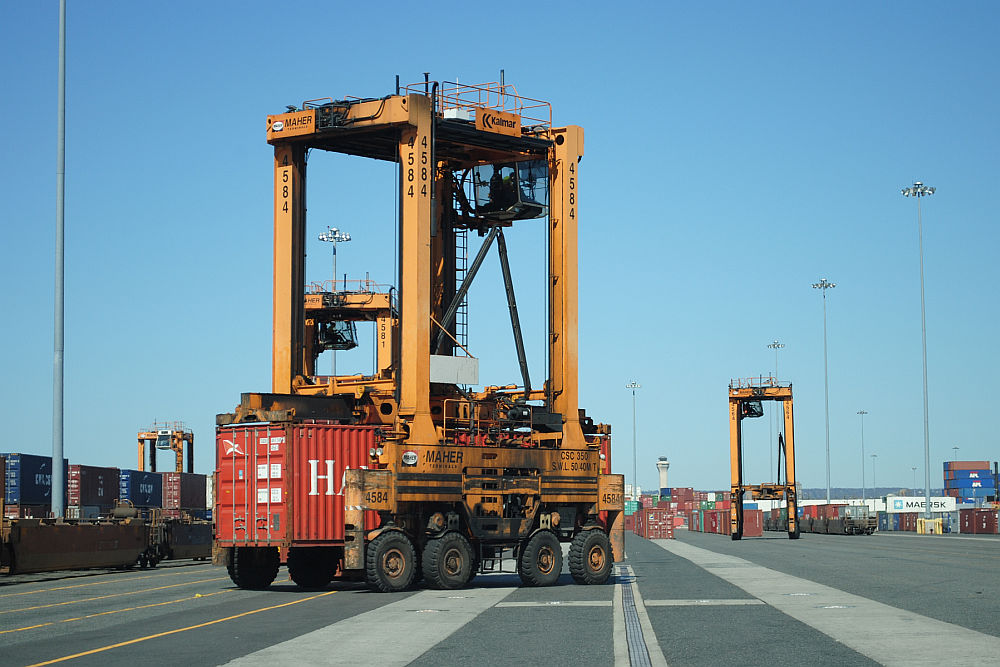 Straddle Carry Style straddle carriers by TreborNehoc on DeviantArt