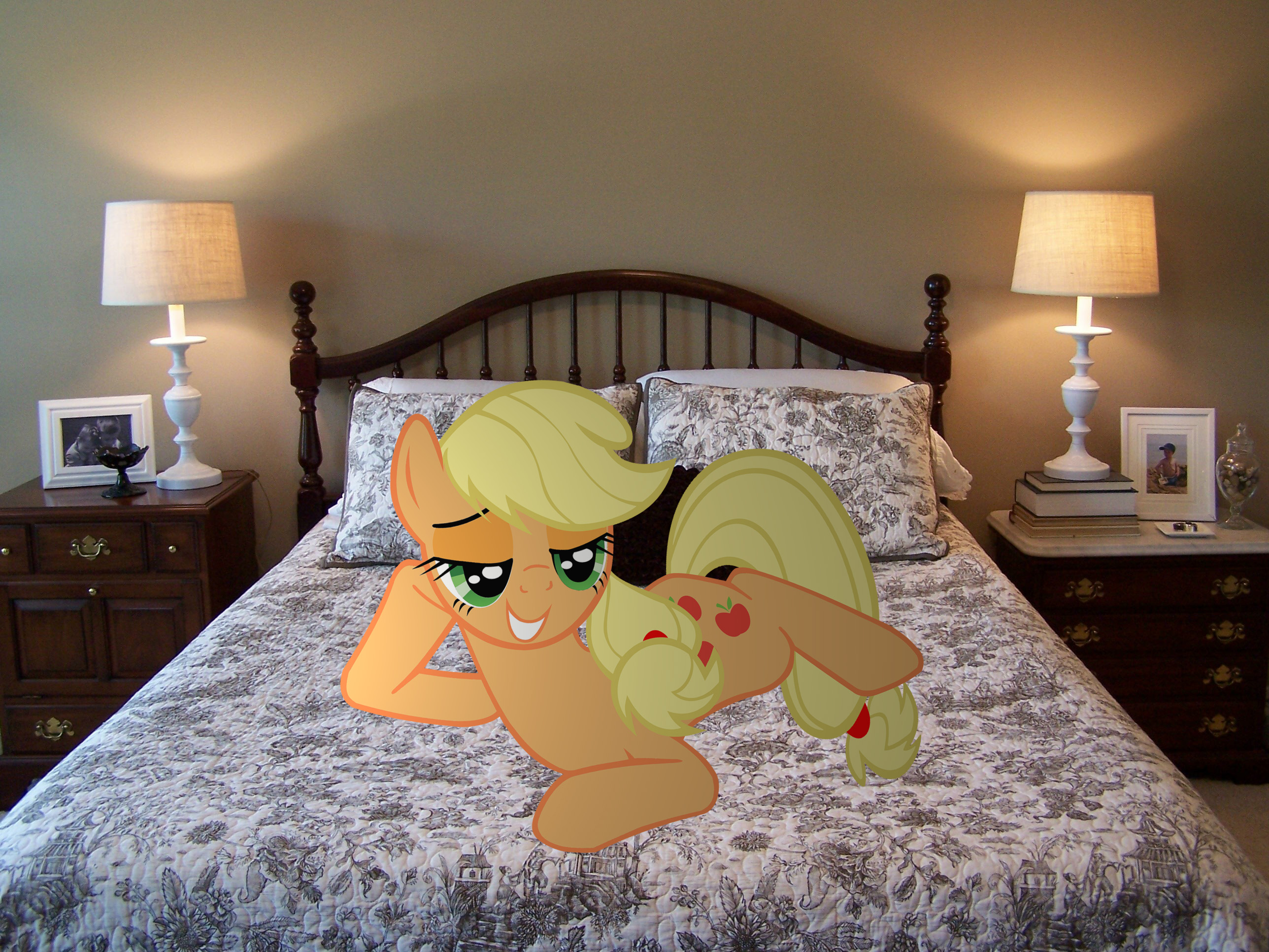 Applejack is waiting...