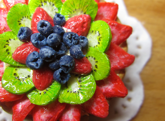 miniature fruit tart