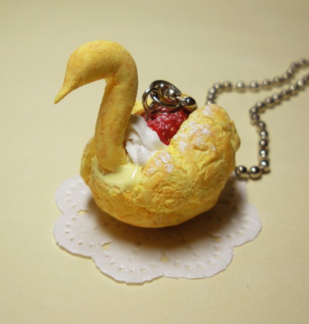 swan cream puff neclace