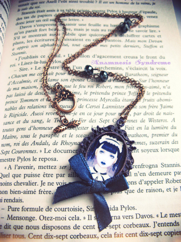 Long necklace blue-purple