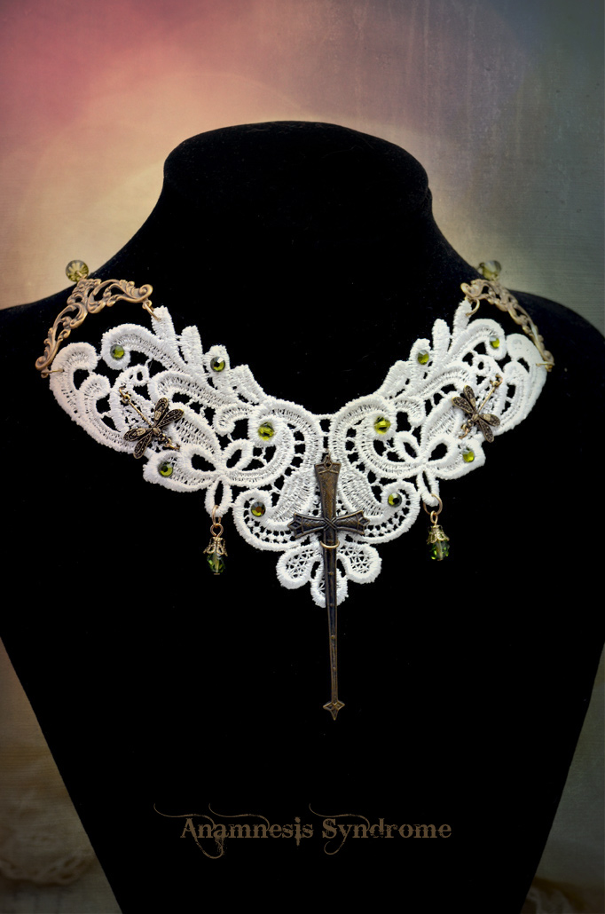 Victorian Steampunk Cream Choker with cross