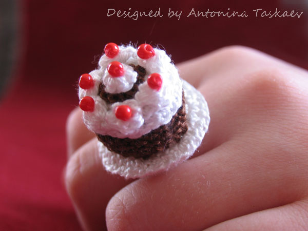 Black forest cake ring