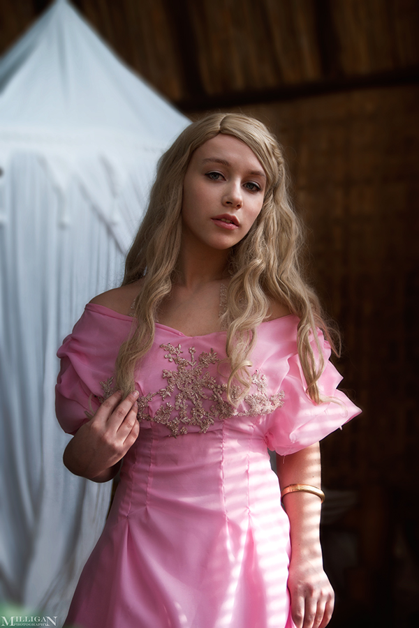 myrcella baratheon pink dress This floaty, pink organza was carefully chosen to reflect Myrcella Baratheons growth and the cultural richness of Dorne in @GameOfThrones , #motherofauctions #heritageauctions #gameofthrones
