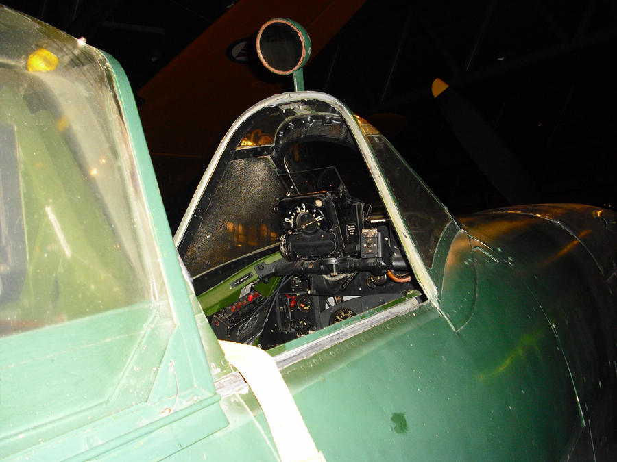 Spitfire IX cockpit 13