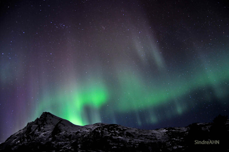 Auroras above Mjelle-Peak 1