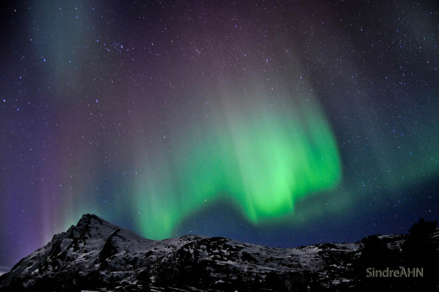 Auroras above Mjelle-Peak 2