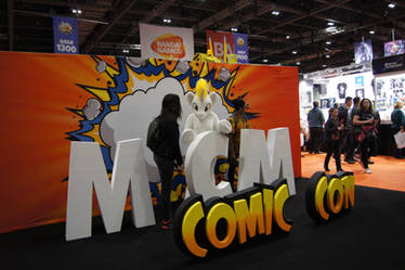 the big letters of Comic con