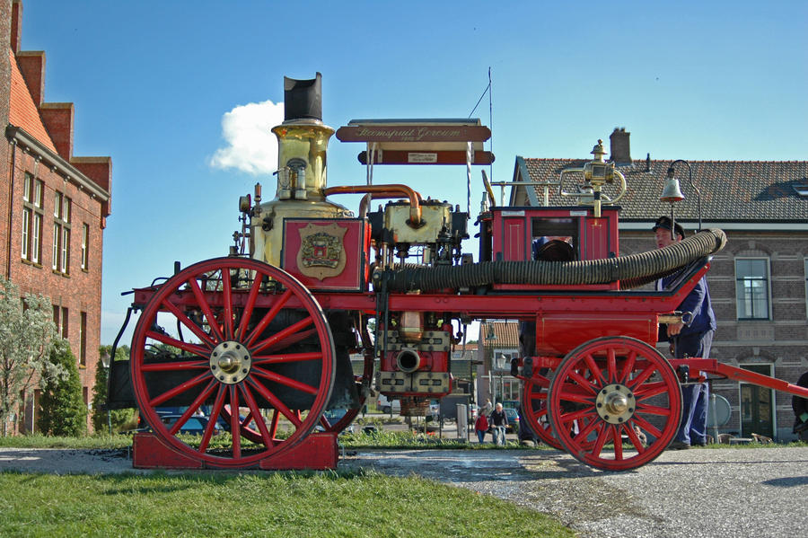 Antique fire engine_002