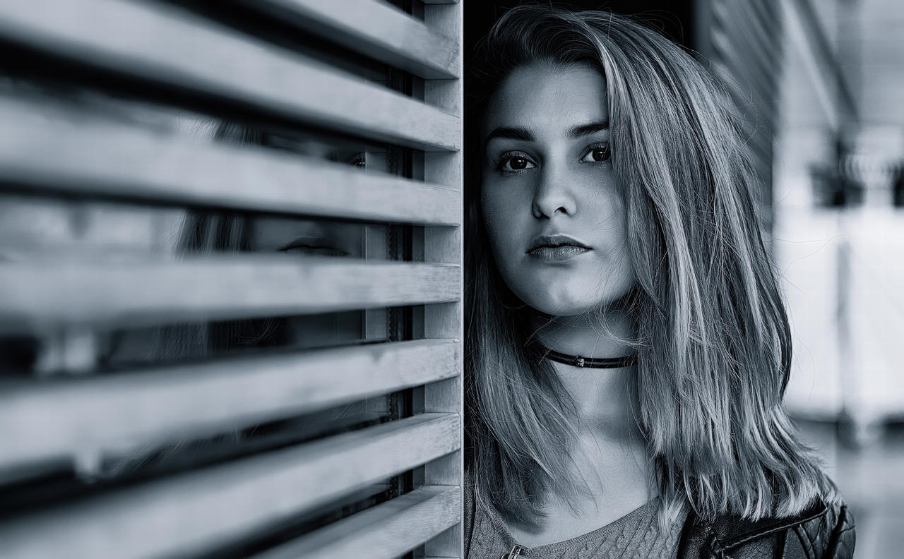 Girl with perspectives - read between the lines
