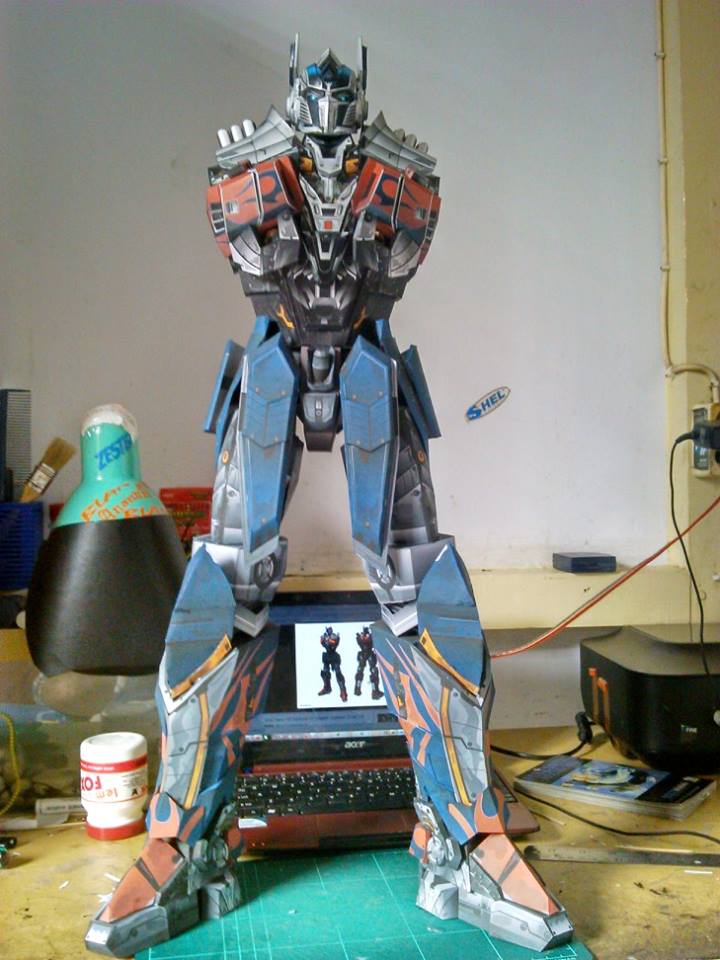 OPTIMUS PRIME AOE PAPERCRAFT LEGS ADDED