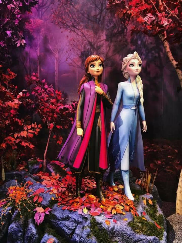 Frozen 2 Elsa And Anna Statues By Queenelsafan2015 On