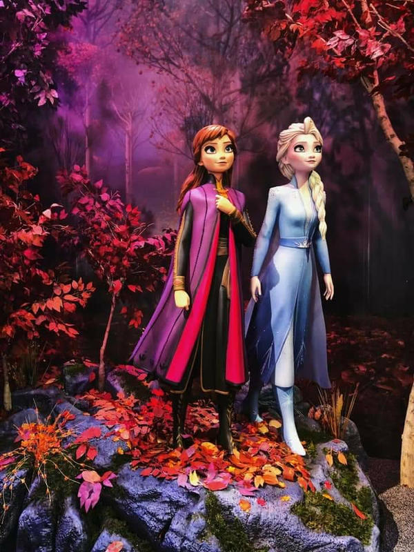 Frozen 2 Elsa and Anna statues by queenElsafan2015 on Frozen 2 Elsa and Anna statues by queenElsafan2015 on