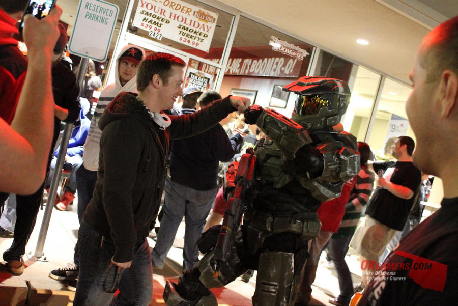 Halo 4 Midnight release