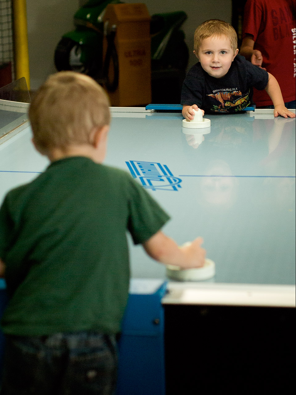 Laurence - Air Hockey