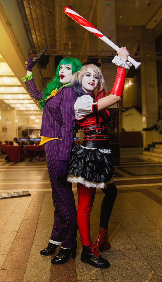 Fem Joker and Harley Quinn cosplay