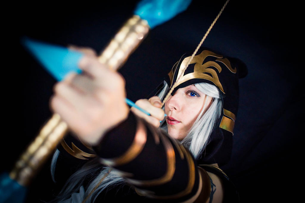 Ashe - League of Legends - cosplay by Lucy (1)