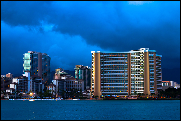 Honolulu, Nighttime Approaches