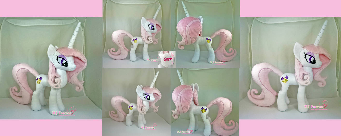 Fleur de Lis Plushie :) by moggymawee