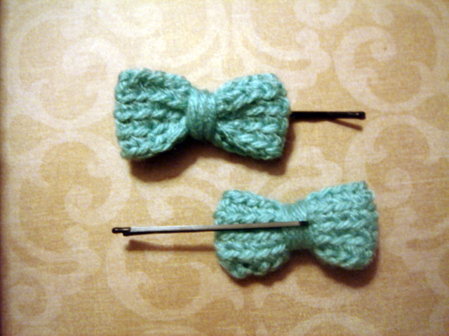 Aqua Bow Pin Set