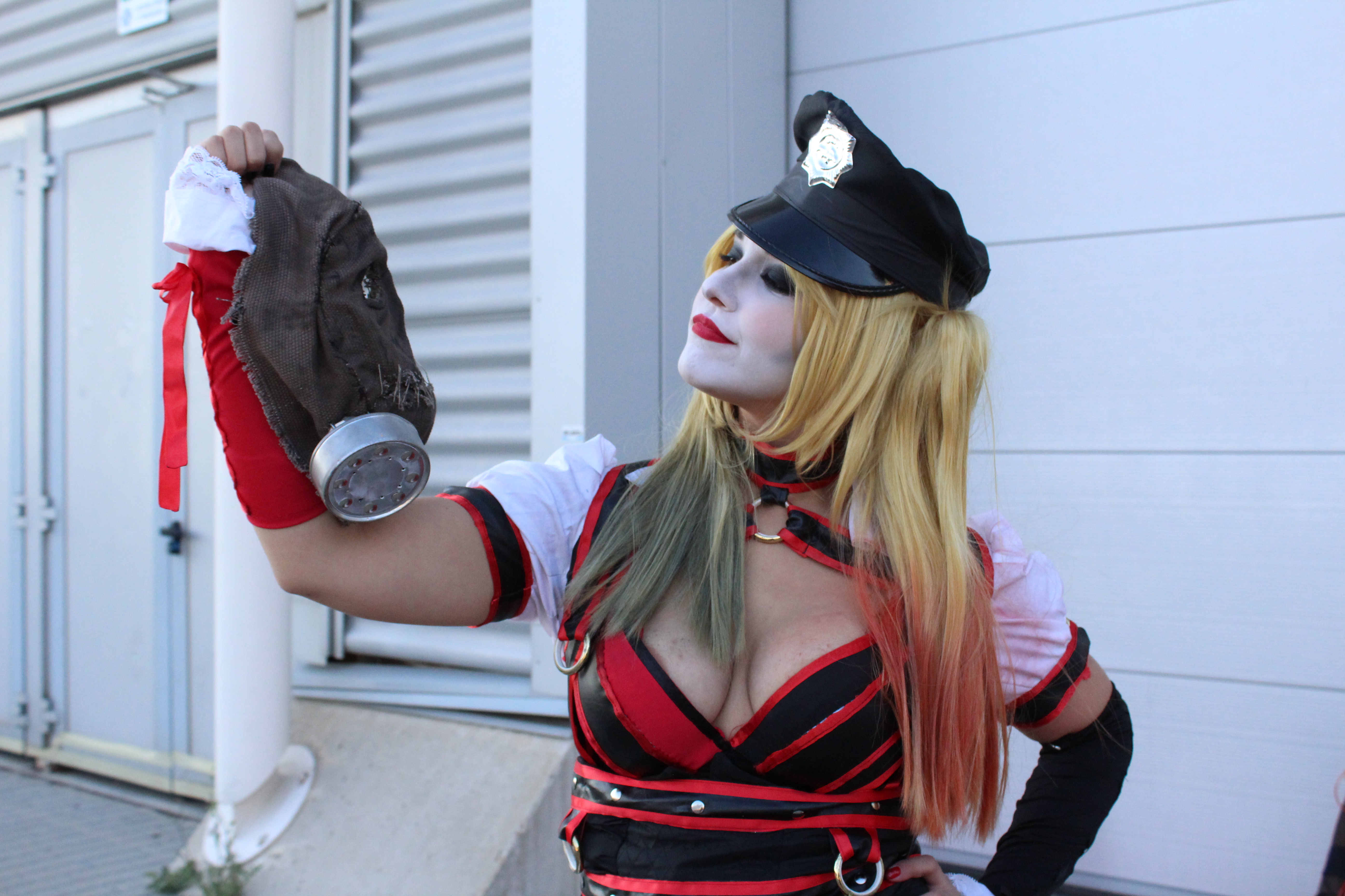 HARLEY QUINN ARKHAM KNIGHT COSPLAY