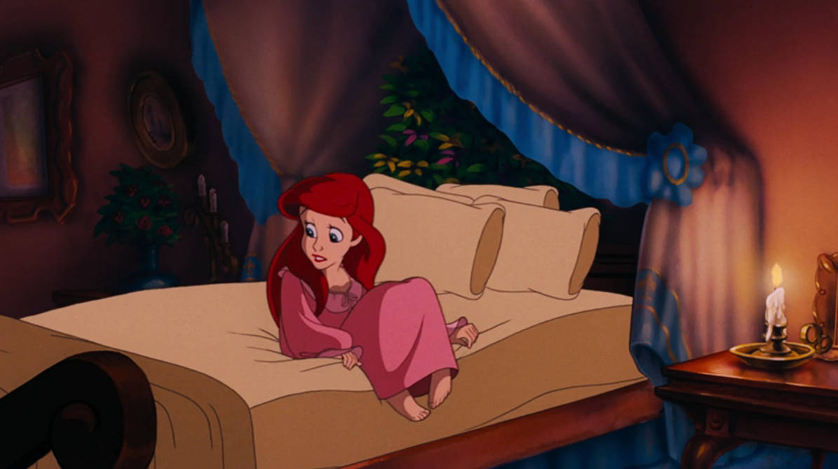 Золушка в постель. Ариэль Дисней 1989. Русалочка Ариэль Дисней. Принцессы Диснея спят Ариэль.