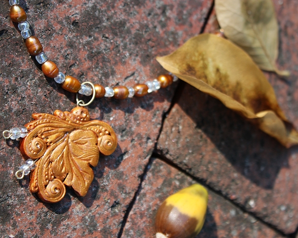 .Golden Luxe Leaf Pendant.