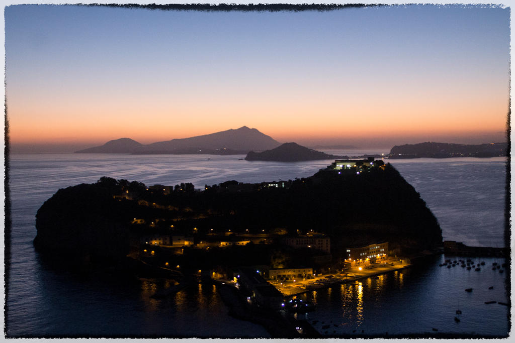 vista di Nisida al tramonto 2