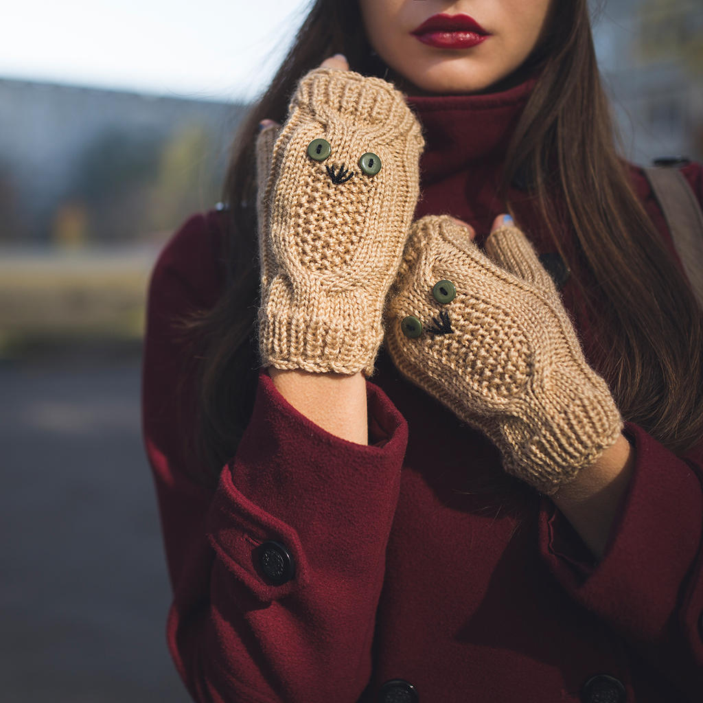 Beige Owl Mittens