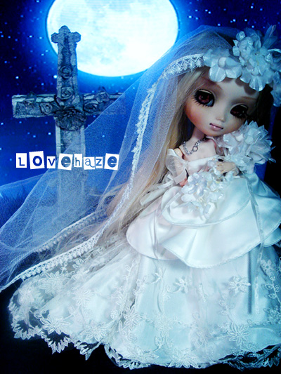 Pullip:  White lady