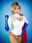 POWER GIRL COSPLAY : ABSOLUTE