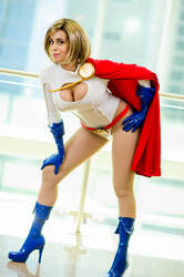 Power Girl Cosplay : Unstoppable