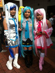 Avcon 2012 Cosplaying as Miku Hatsunes