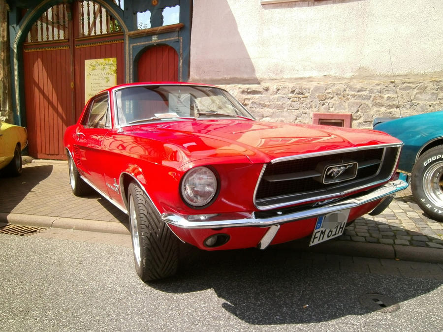 Red Ford Mustang 2