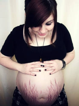 pregnant with stretch marks 2