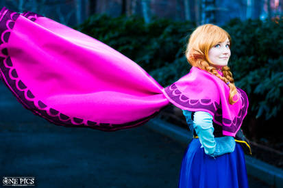 Anna Frozen Cosplay