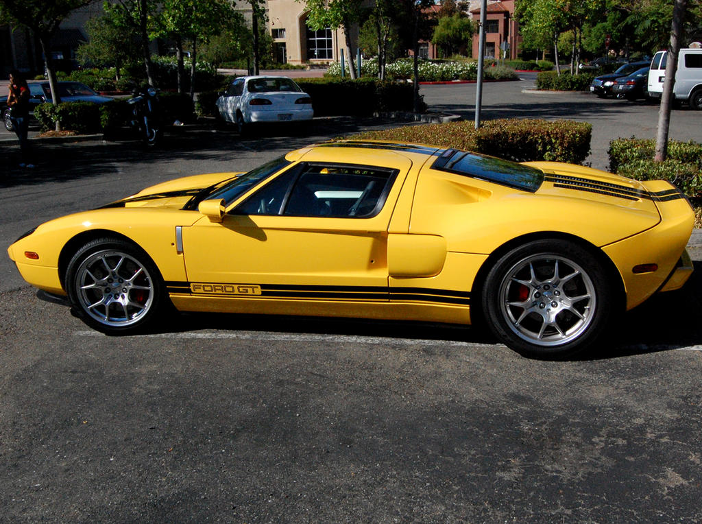 Ford GT in yellow and black