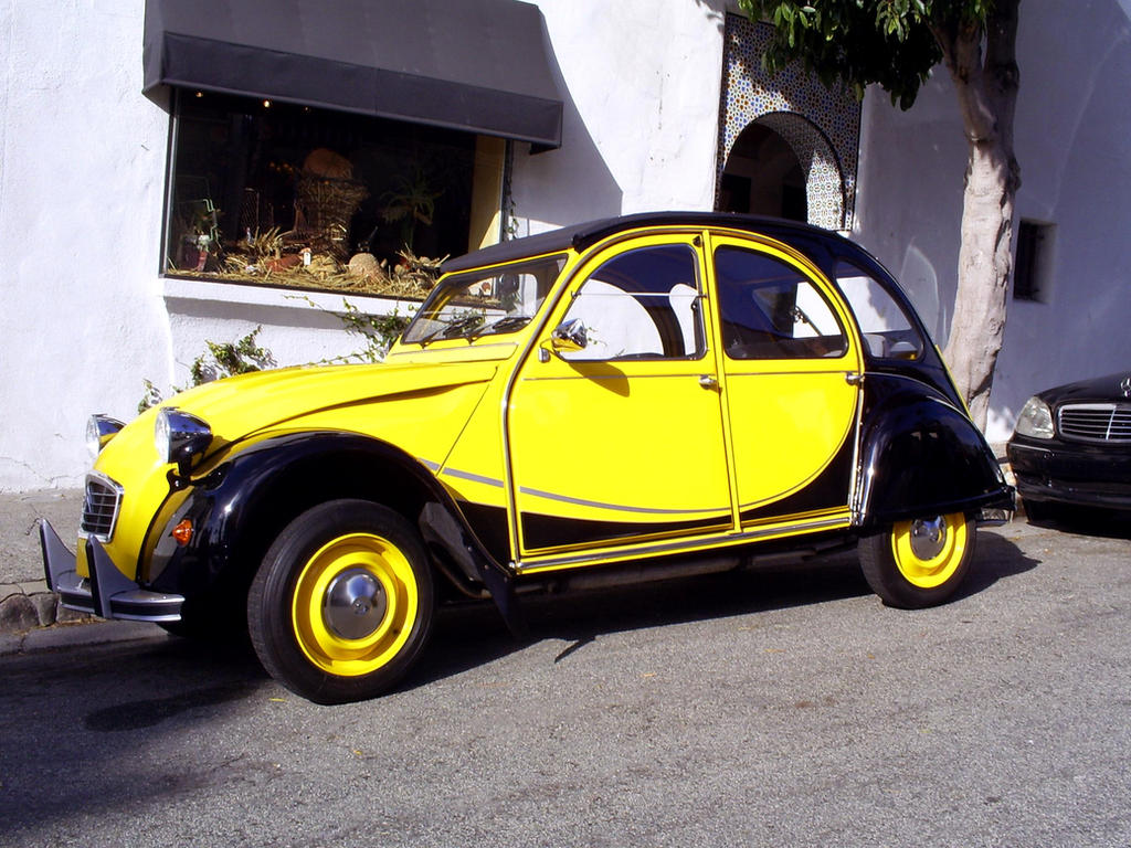 yellow black Citroen 2CV