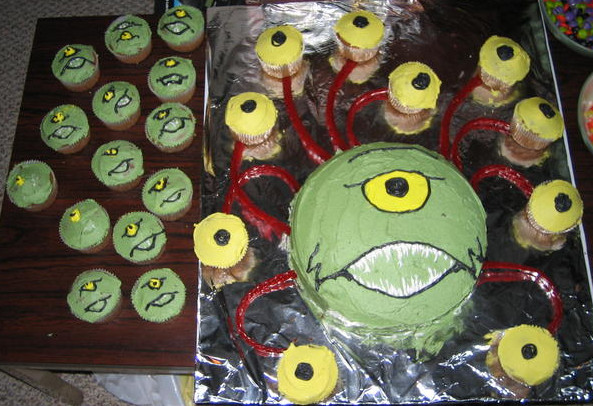 Beholder cake with babies