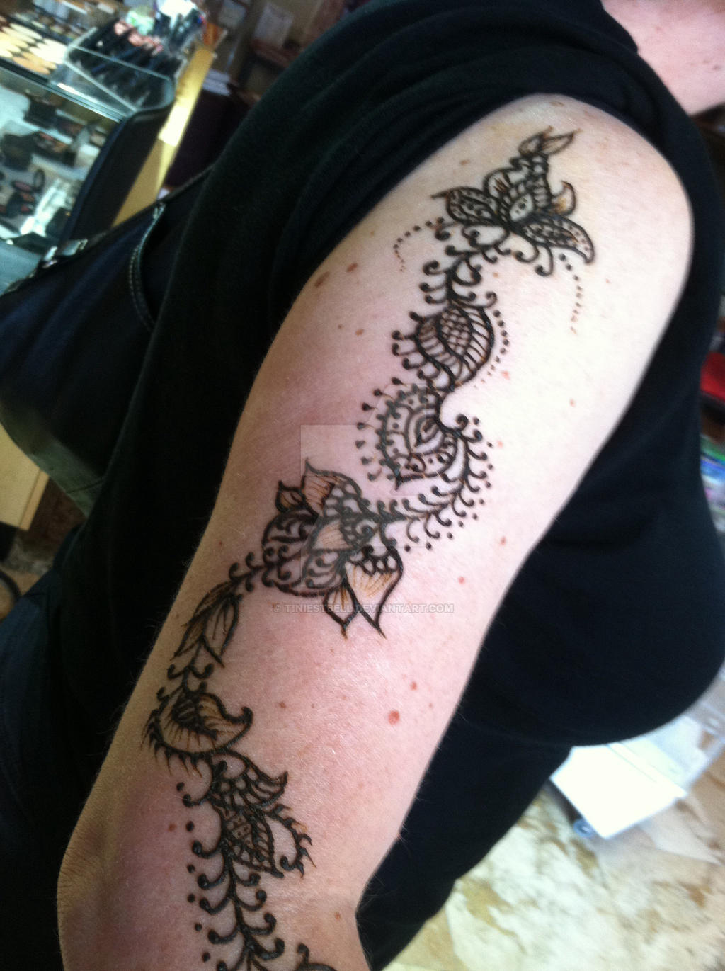 Henna- Trailing Down Arm